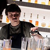 Ve�er pln� chut�, v�n� a hudby