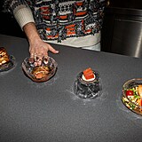 Ve�er pln� chut�, v�n� a hudby