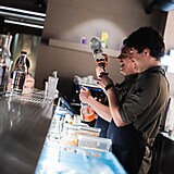 Ve�er pln� chut�, v�n� a hudby