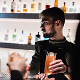 Ve�er pln� chut�, v�n� a hudby