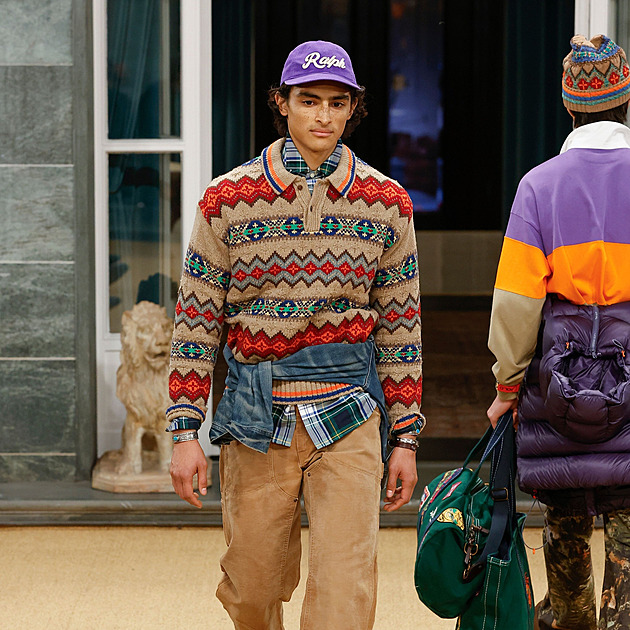 Elegán s kšiltovkou. JFK Jr. byl módní ikonou 90. let, nový seriál vrací jeho styl zpátky do hry