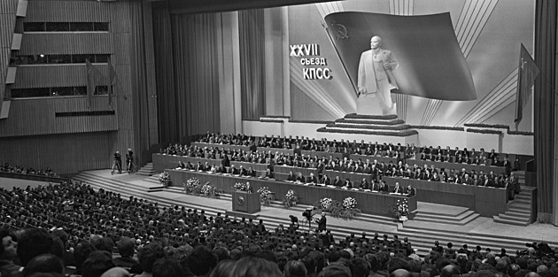 Na sjezdu komunistů. Když Chruščov odhalil Stalinovy zločiny a Gorbačov zahájil rozpad SSSR