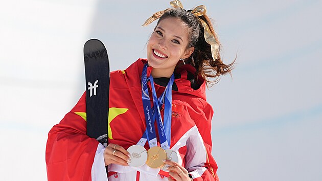 Eileen Guov�, hv�zda freestyle ly�ov�n�, z�skala na  na olympijsk�ch hr�ch v It�lii jednu zlatou a dv� st��brn� medaile. (22. �nora 2026)
