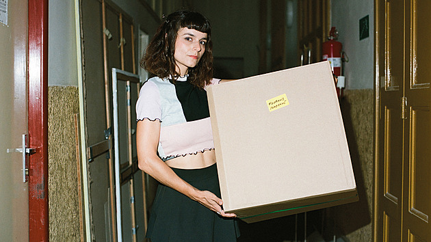 Světlo, které kvete. Květiny Michaely Doležalové ožívají v papírových svítidlech