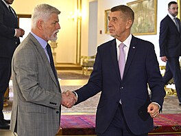 Setkání prezidenta Petra Pavla (vlevo) s premiérem Andrejem Babi�em na Pra�ském...