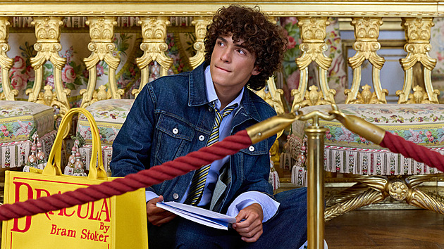 S Draculou na nákupech. Jak vypadá nová literární edice tašek od Dioru