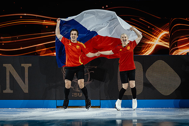 Skvělá show na závěr. Mrázkovým zněly hity Gotta i Davida, Březinová se loučila a Španělé kopali penalty