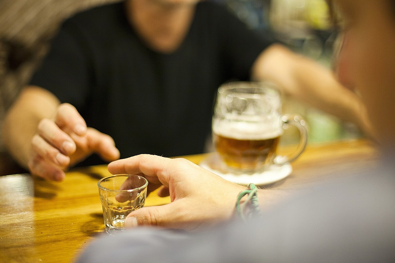 Přibrzdí někdy Česko v chlastání? Určitě, módnějším drogám už propadáme