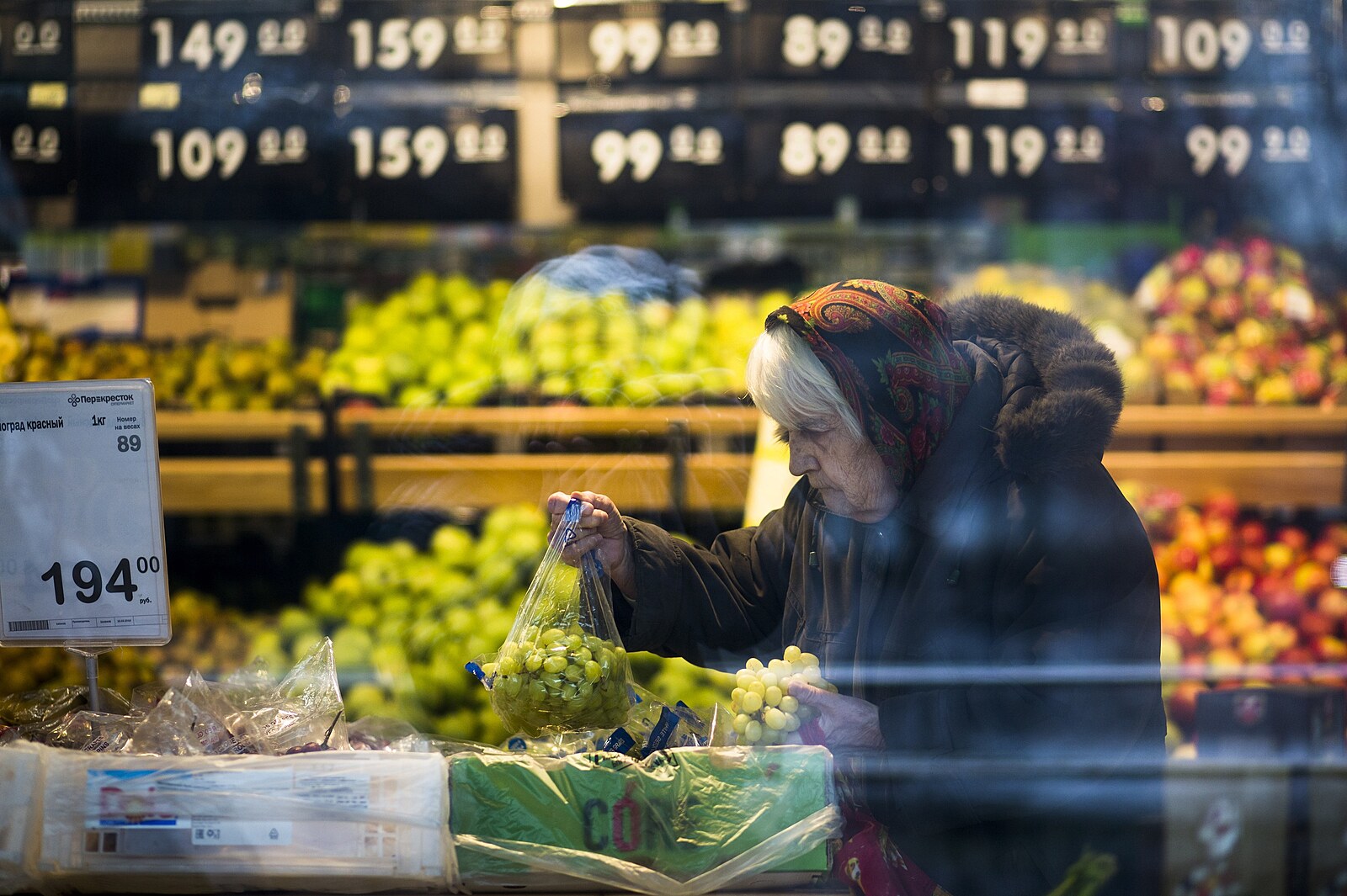 Rusové se přizpůsobují omezení internetu. Vrací se papírové mapy a bankovky