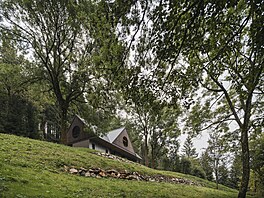 Chalupa ve stráni v Krkono�ích.