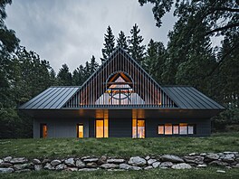 Chalupa ve stráni v Krkono�ích.