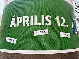 Tisza, Tisza, Tisza. Nápisy opozice na volebním plakátu Fideszu. Tisza je druhá...