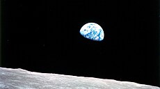 Východ zem�. Legendární fotografie �Earthrise�, kterou v prosinci 1968 po�ídil...