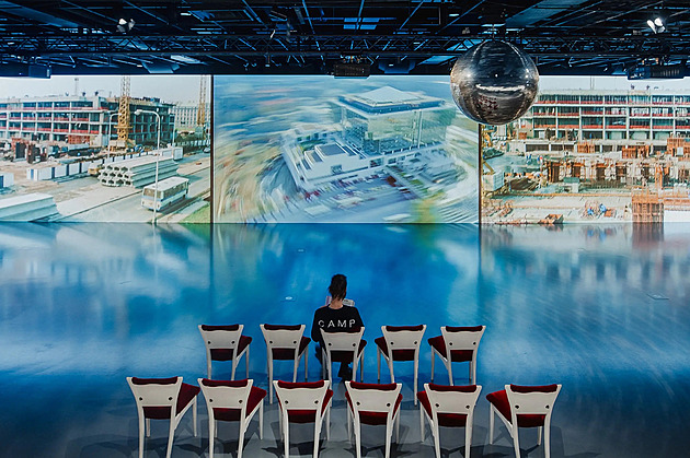 Architektura Prahy mezi přísností a diskotékou. Co a jak se postavilo v devadesátkách