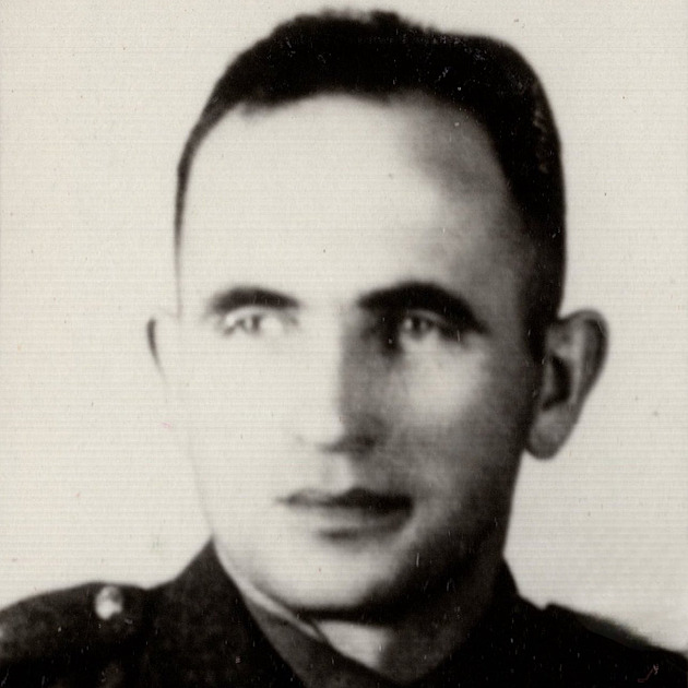 Voják s fotoaparátem v ruce. Adolf Sacher se dostal k letectvu a zachytil život v RAF