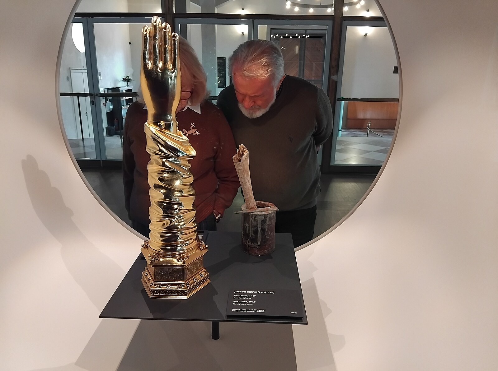 Nedotknutelné důkazy. Paměť středověkých artefaktů i současného umění v Jízdárně Pražského hradu