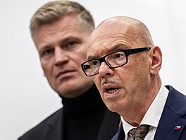 Zleva poslanec Filip Turek a ministr kultury Oto Klempí� vystoupili na tiskové...