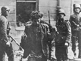 8. kv�tna 1943 dobyly n�mecké jednotky hlavní bunkr povstání ve var�avském...