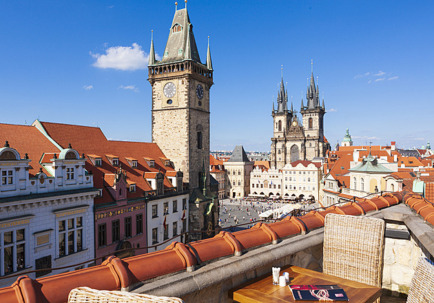 Praha na dlani: Objevte nejlepší terasy a střešní bary pro letní večery