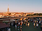 Pra�ská. st�echa Radost v lét�.