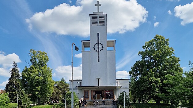 Sakrální funkcionalismus. Dominantou Roztylského nám�stí v centru Spo�ilova je...