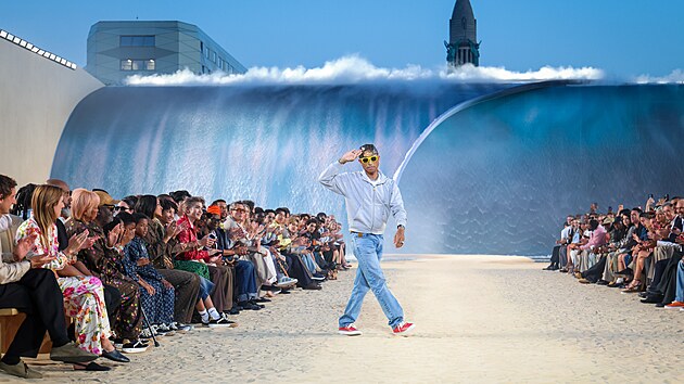 Pharell Williams na p�ehl�dce Louis Vuitton SS27