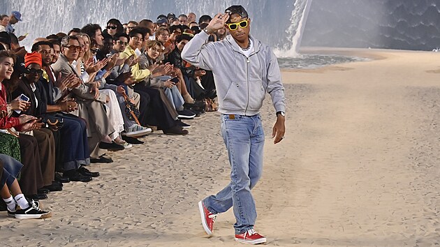 Pharell Williams na p�ehl�dce Louis Vuitton SS27