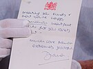 Ru�n� psaný dopis, který princezna Diana poslala  své spolu�a�ce z internátní...