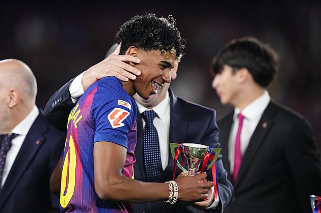 Lamine Yamal, prav� k��deln� hr�� Lamine Yamal z FC Barcelona a �pan�lsk�...