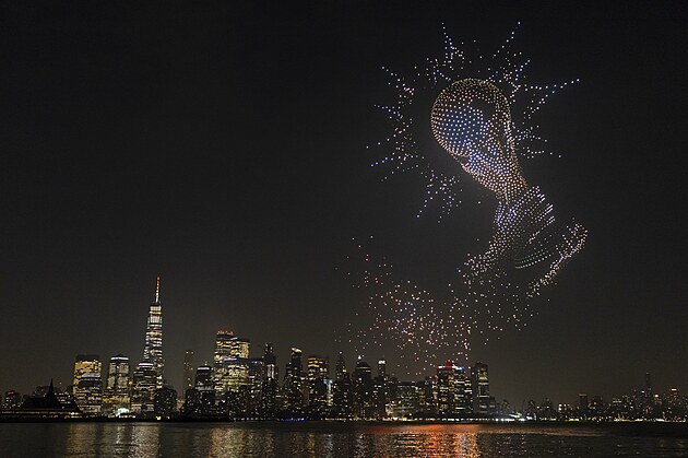 JERSEY CITY, NEW JERSEY � 17. �ervence 2026: Celkov� pohled na dronovou...