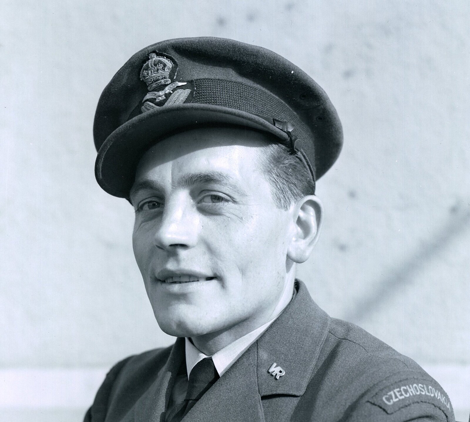 Dostal zásah do hlavy, přesto dokončil misi. Pilot Benedikt Blatný patřil mezi nejlepší | Orientace