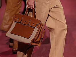 Molo b�hem p�ehlídky dámské kolekce Hermès pro jaro�léto 2025 v rámci...