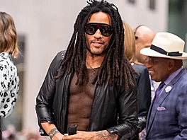 DNES � Na snímku: Lenny Kravitz a Al Roker ve �tvrtek 12. zá�í 2024.(Foto:...