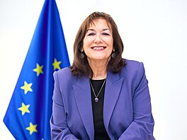 Dubravka �uicová, komisa�ka pro demografii a St�edomo�í.