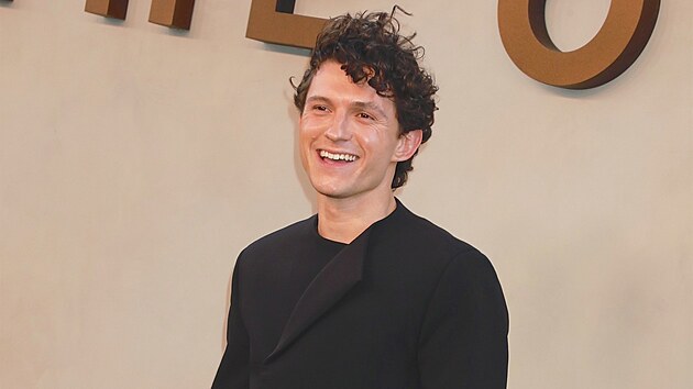 Tom Holland v obleku Fear of God na premié�e The Odyssey