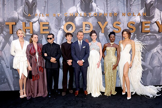 NEW YORK, NEW YORK � 14. �ervence 2026: Zleva Charlize Theron, Samantha...