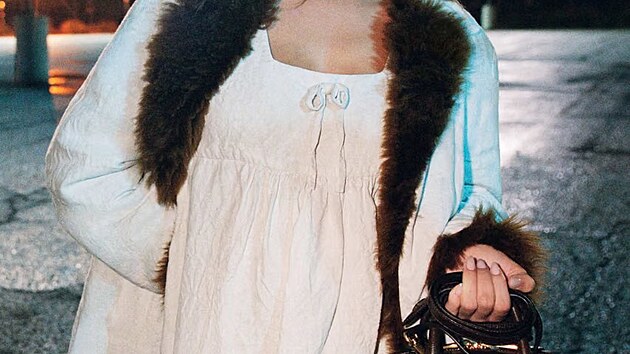 Hailey Bieber pro Miu Miu