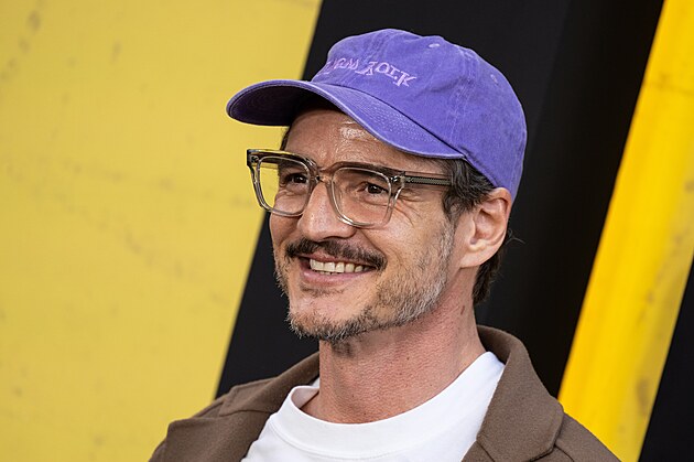LOND�N, ANGLIE � 22. dubna: Pedro Pascal se ��astn� britsk� speci�ln� projekce...