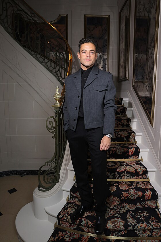 PAŘÍŽ, FRANCIE – 3. října: Rami Malek se účastní večeře pořádané značkou Miu...