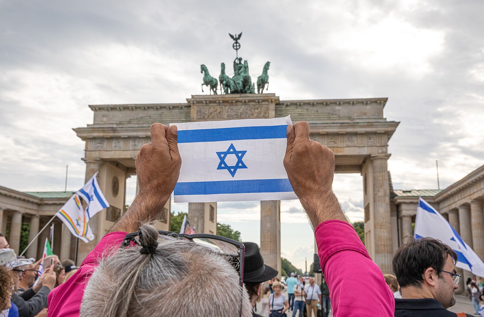 GLOSA: Berlín 2026. Islamisté a část LGBTQ+ scény našli společného nepřítele