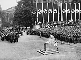 Ve stínu hákového k�í�e. P�ed 90 lety se uskute�nila proslulá letní olympiáda v...