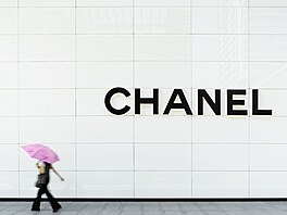 Logo zna�ky na budov� Chanel