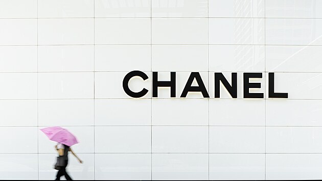 Logo zna�ky na budov� Chanel