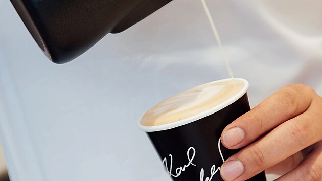 Interi�r kav�rny Karl Lagerfeld v Amsterdamu