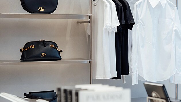 Interi�r kav�rny Karl Lagerfeld v Amsterdamu