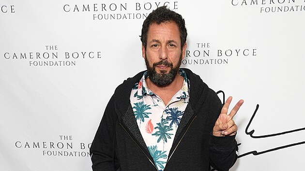 Adam Sandler se ��astn� 2. ro�n�ku charitativn�ho galave�era nadace Cameron Boyce Foundation v Citizen News Hollywood dne 1. �ervna 2023 v Los Angeles v Kalifornii. (Foto: Unique Nicole/Getty Images)
