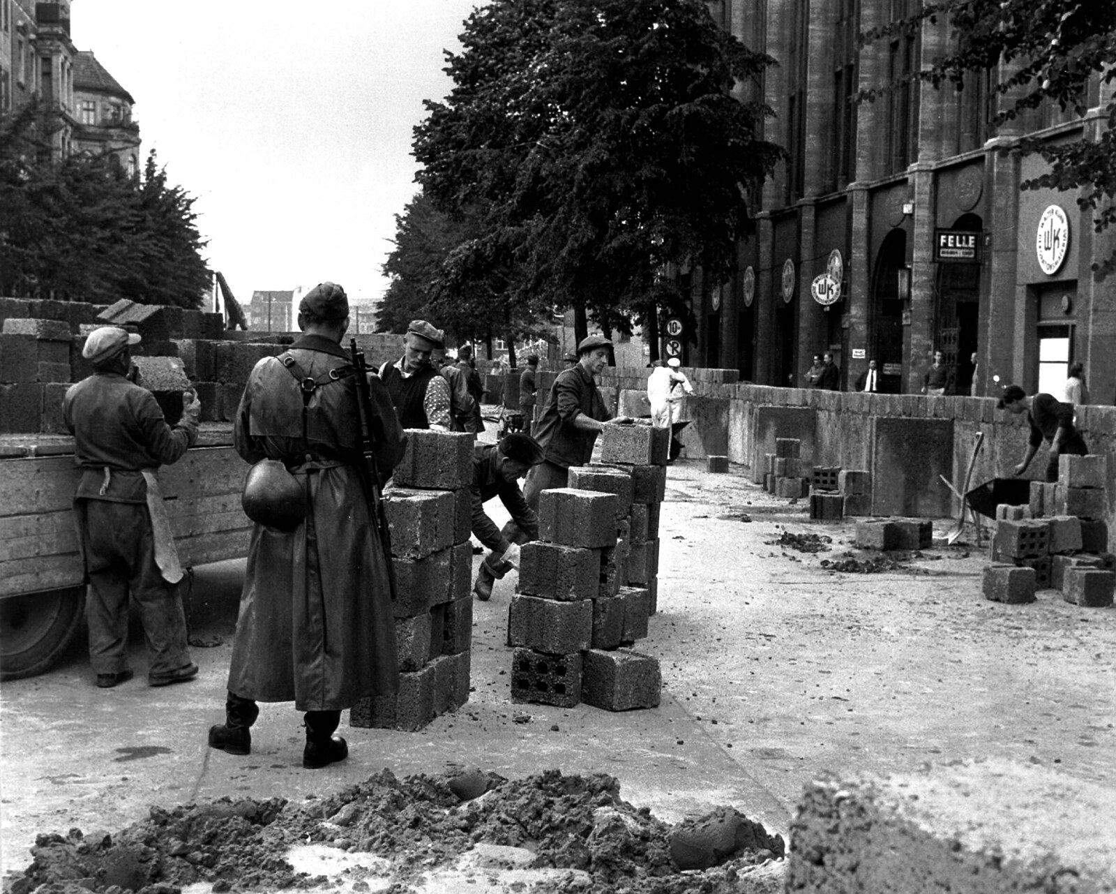 Photo: lidovky.cz The History of the Berlin Wall: From Cold War Division to Reunification