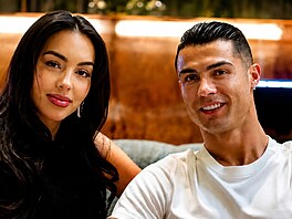 Fotbalista Cristiano Ronaldo a jeho man�elka Georgina.