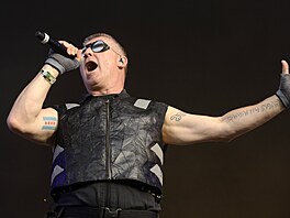 Elektronická skupina Front 242 na festivalu M�era Luna.