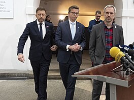 Zleva p�edseda STAN Vít Raku�an, �éf ODS Martin Kupka a p�edseda Pirát� Zden�k...